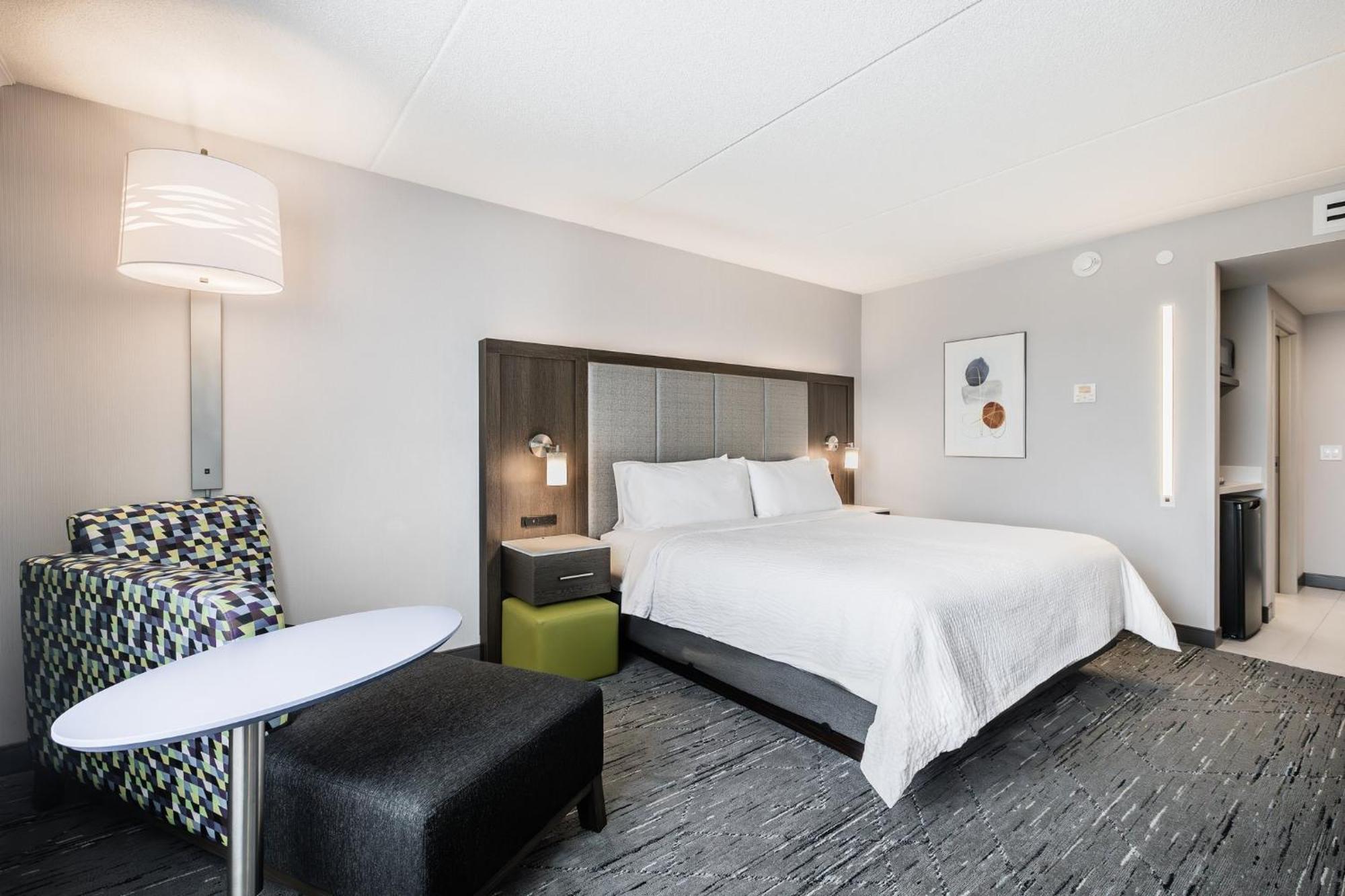 Holiday Inn Express & Suites - Toronto Airport South By Ihg ภายนอก รูปภาพ