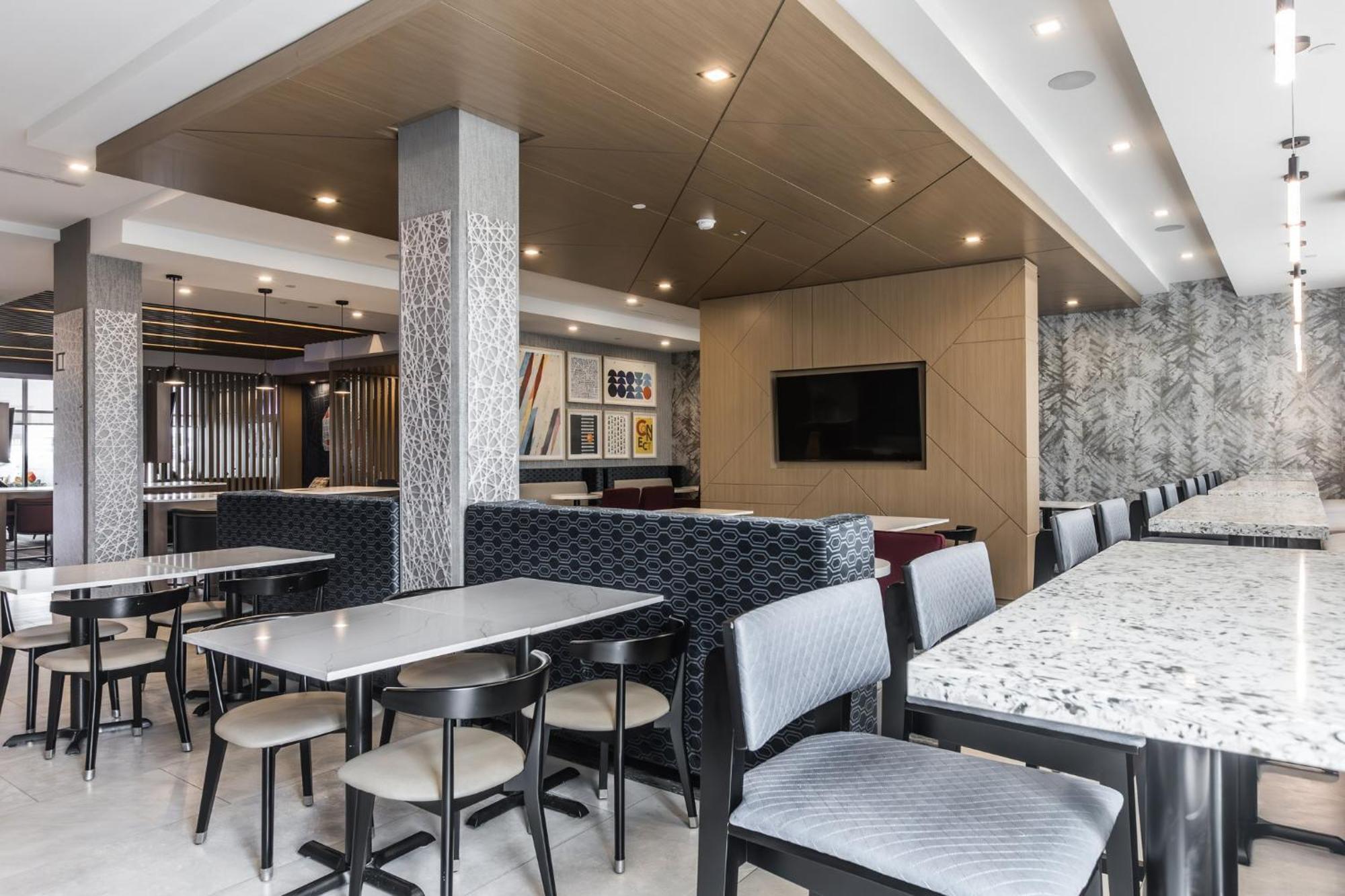 Holiday Inn Express & Suites - Toronto Airport South By Ihg ภายนอก รูปภาพ