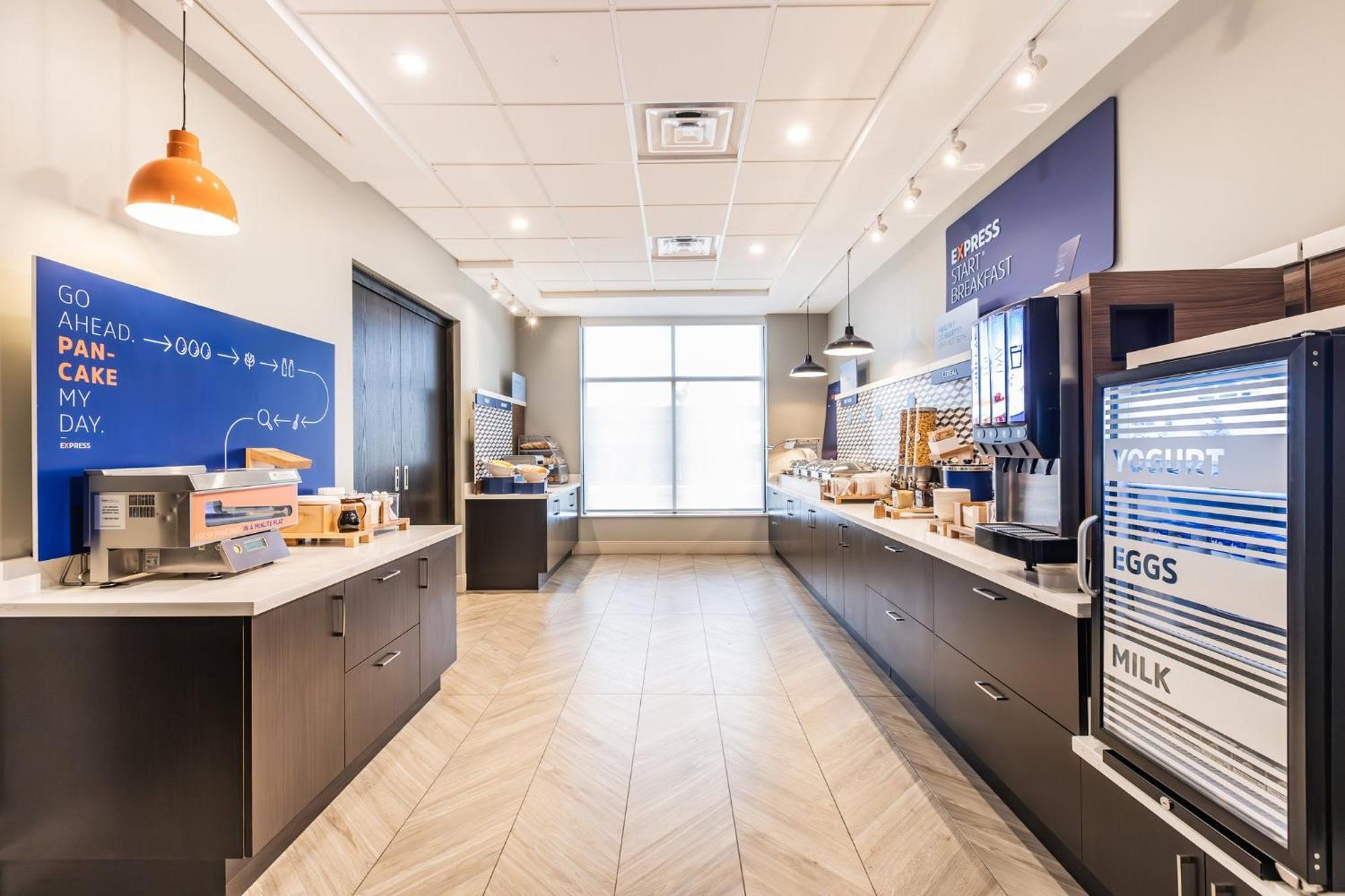 Holiday Inn Express & Suites - Toronto Airport South By Ihg ภายนอก รูปภาพ