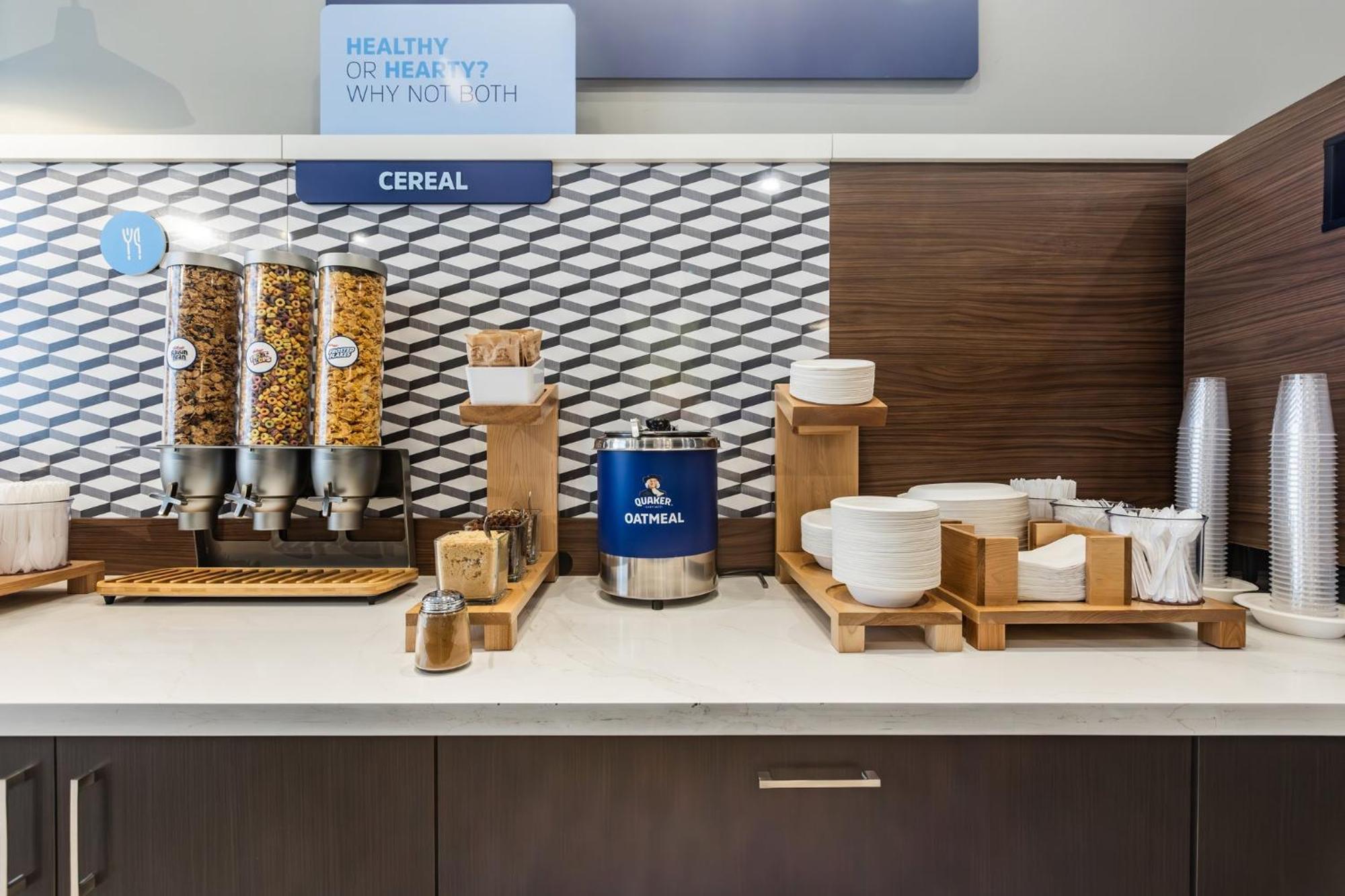 Holiday Inn Express & Suites - Toronto Airport South By Ihg ภายนอก รูปภาพ