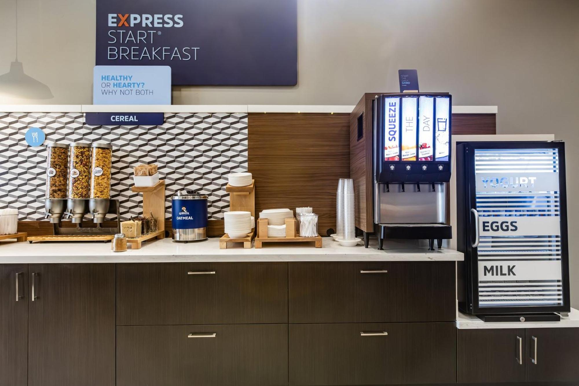 Holiday Inn Express & Suites - Toronto Airport South By Ihg ภายนอก รูปภาพ