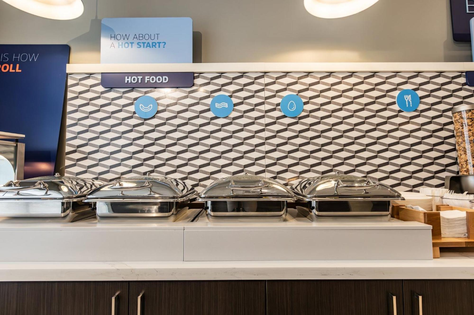 Holiday Inn Express & Suites - Toronto Airport South By Ihg ภายนอก รูปภาพ