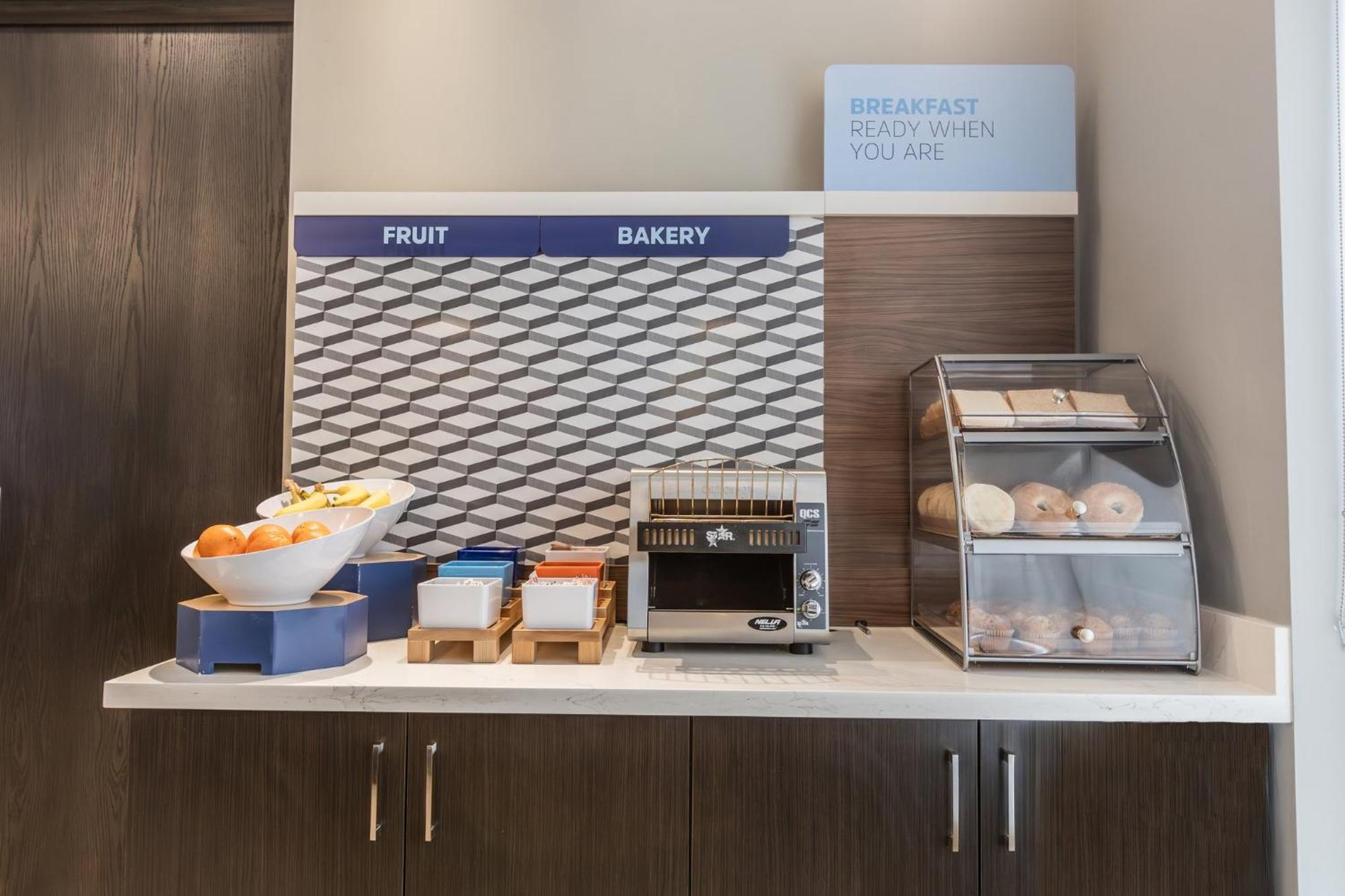 Holiday Inn Express & Suites - Toronto Airport South By Ihg ภายนอก รูปภาพ