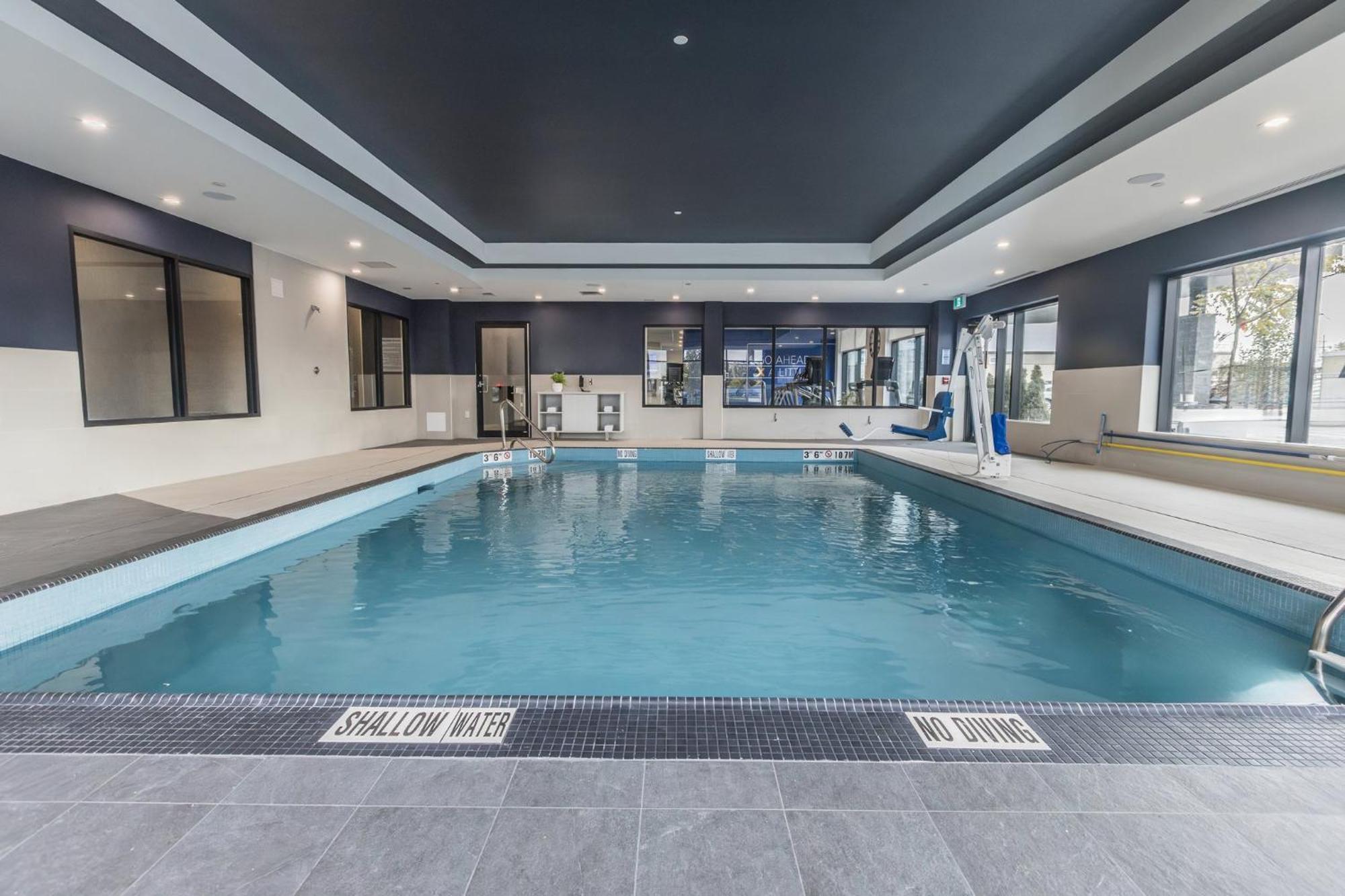 Holiday Inn Express & Suites - Toronto Airport South By Ihg ภายนอก รูปภาพ