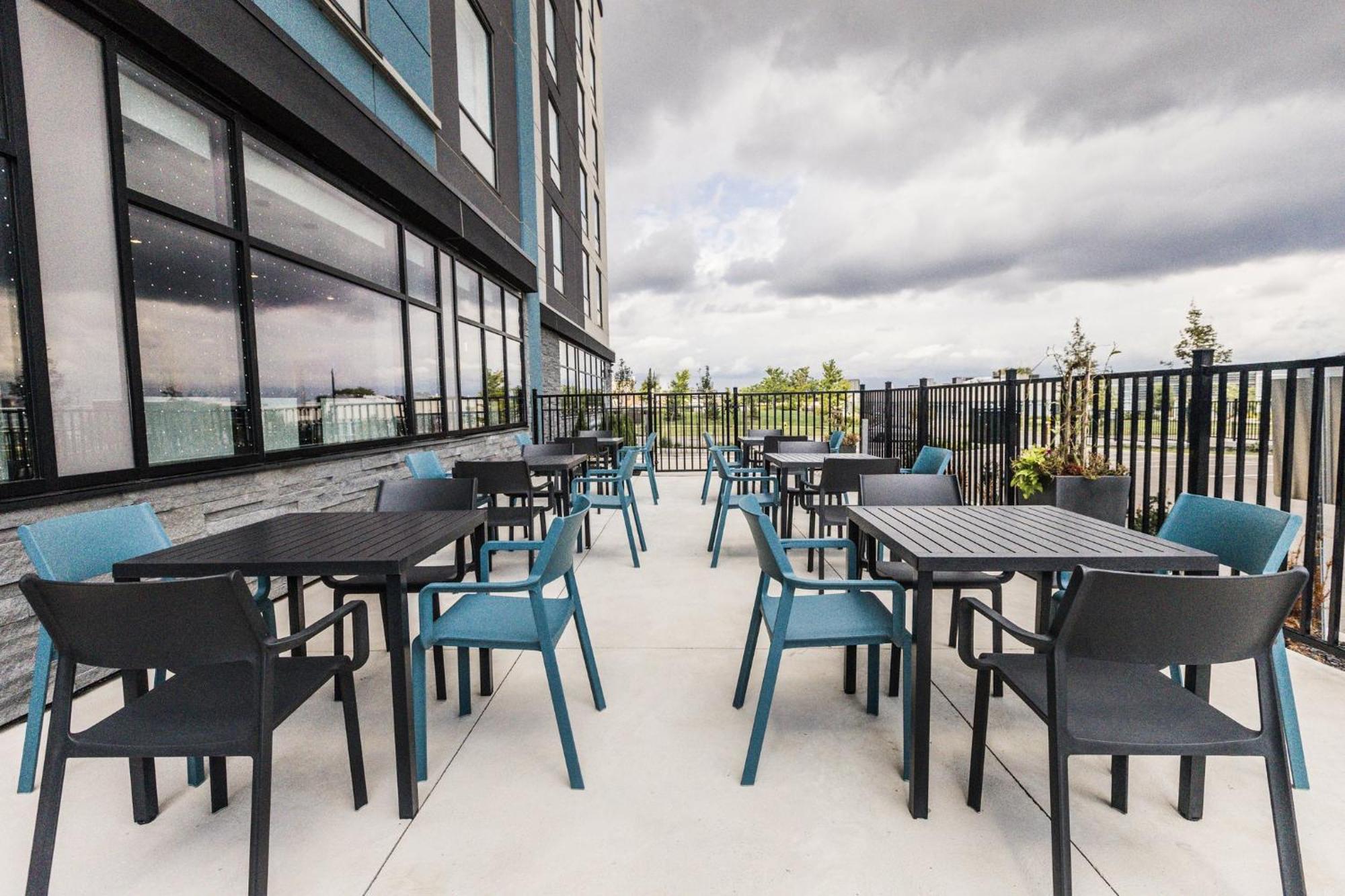 Holiday Inn Express & Suites - Toronto Airport South By Ihg ภายนอก รูปภาพ