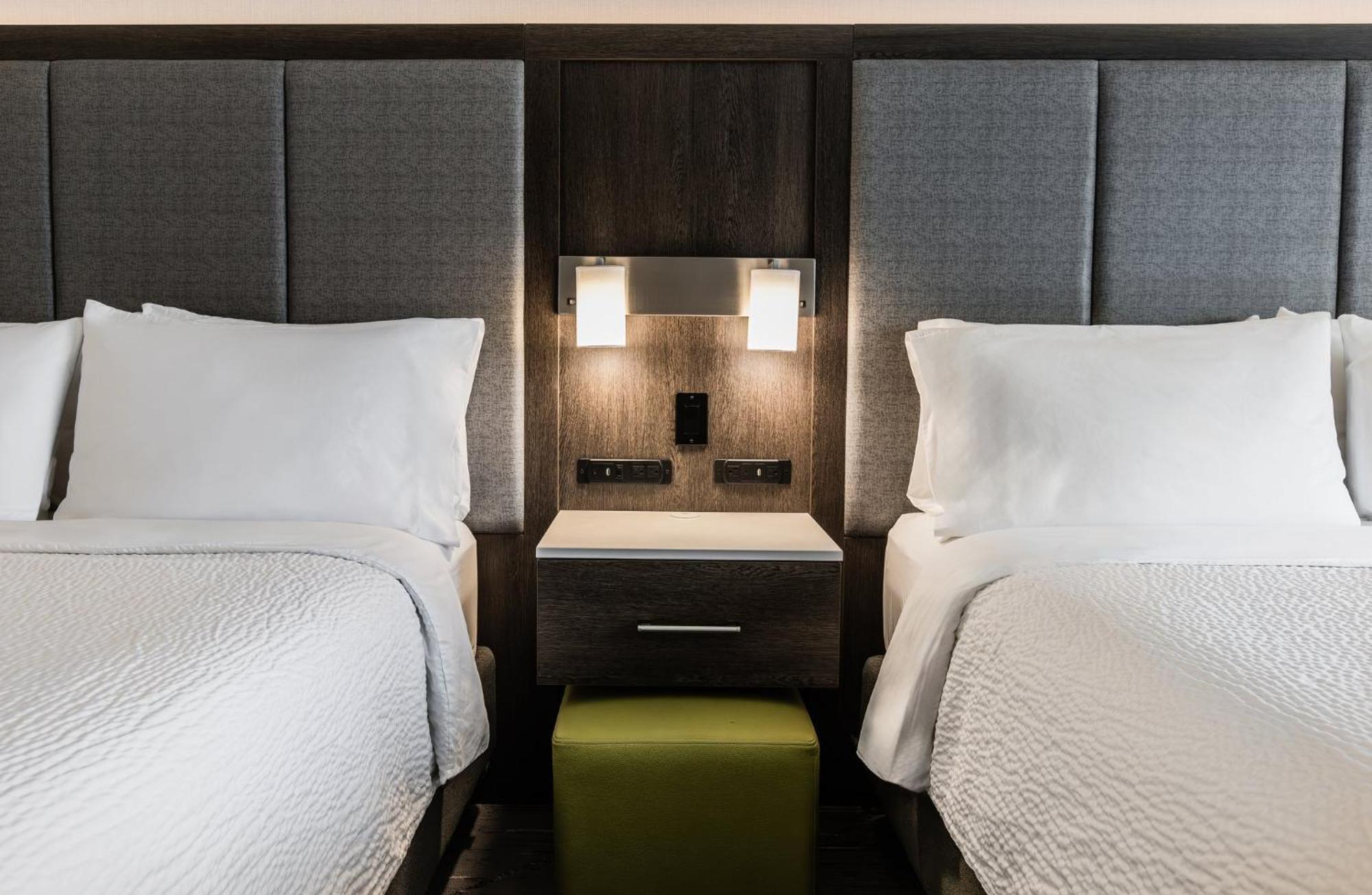 Holiday Inn Express & Suites - Toronto Airport South By Ihg ภายนอก รูปภาพ