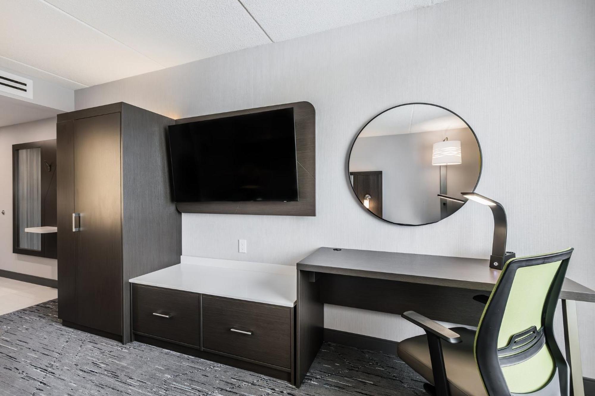 Holiday Inn Express & Suites - Toronto Airport South By Ihg ภายนอก รูปภาพ