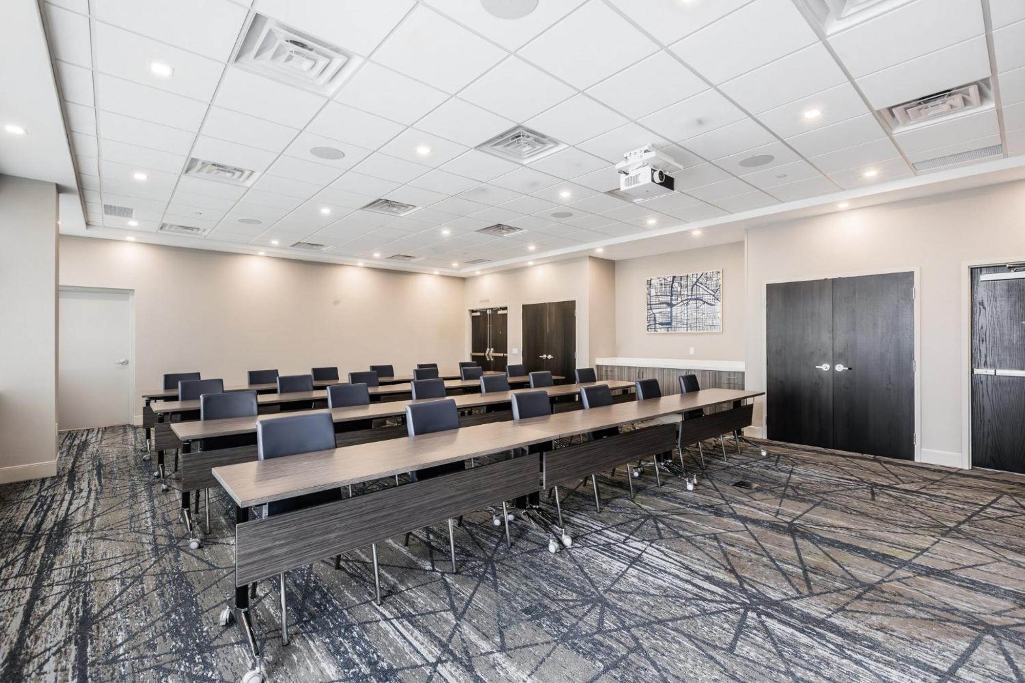 Holiday Inn Express & Suites - Toronto Airport South By Ihg ภายนอก รูปภาพ