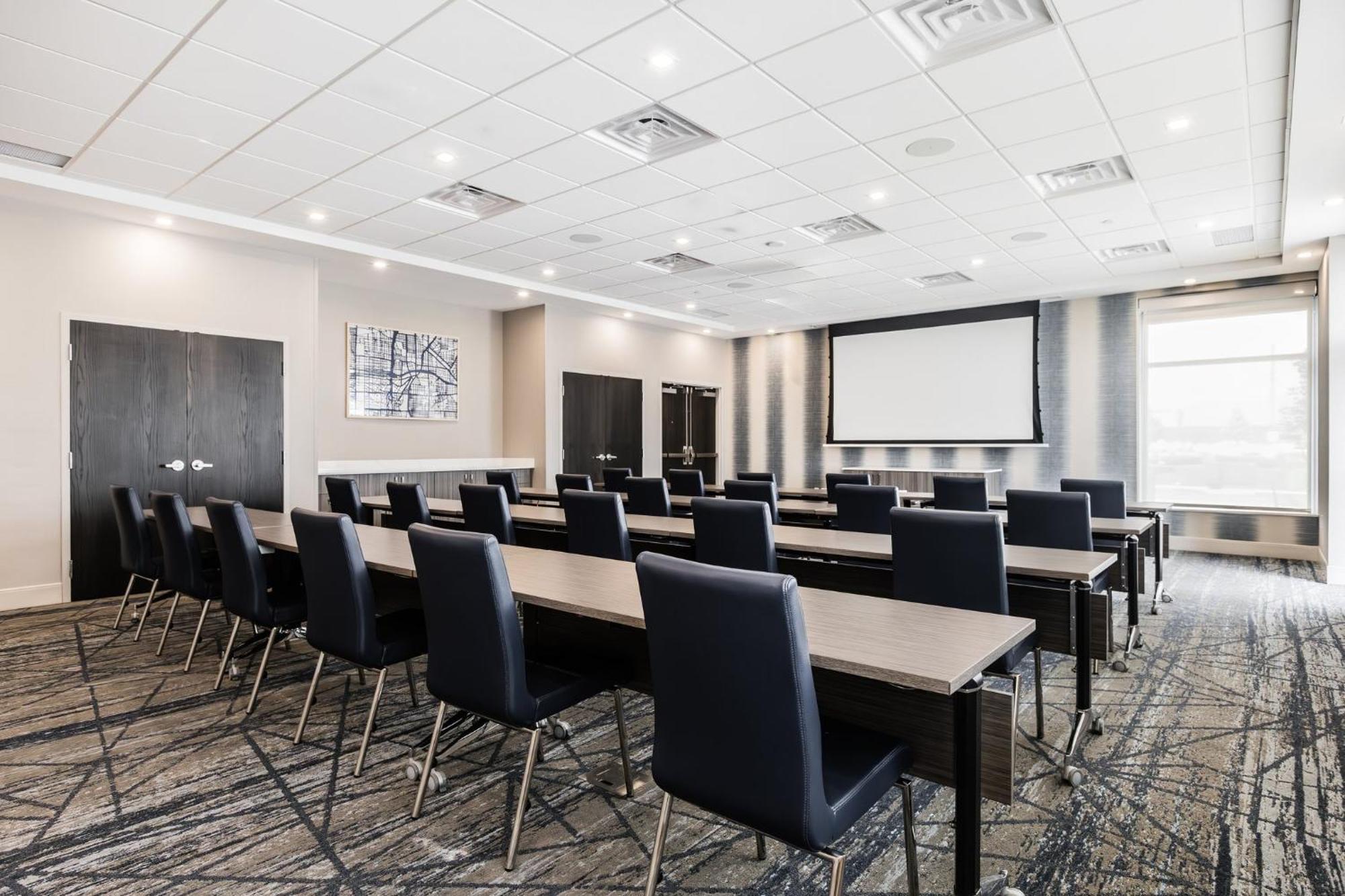 Holiday Inn Express & Suites - Toronto Airport South By Ihg ภายนอก รูปภาพ