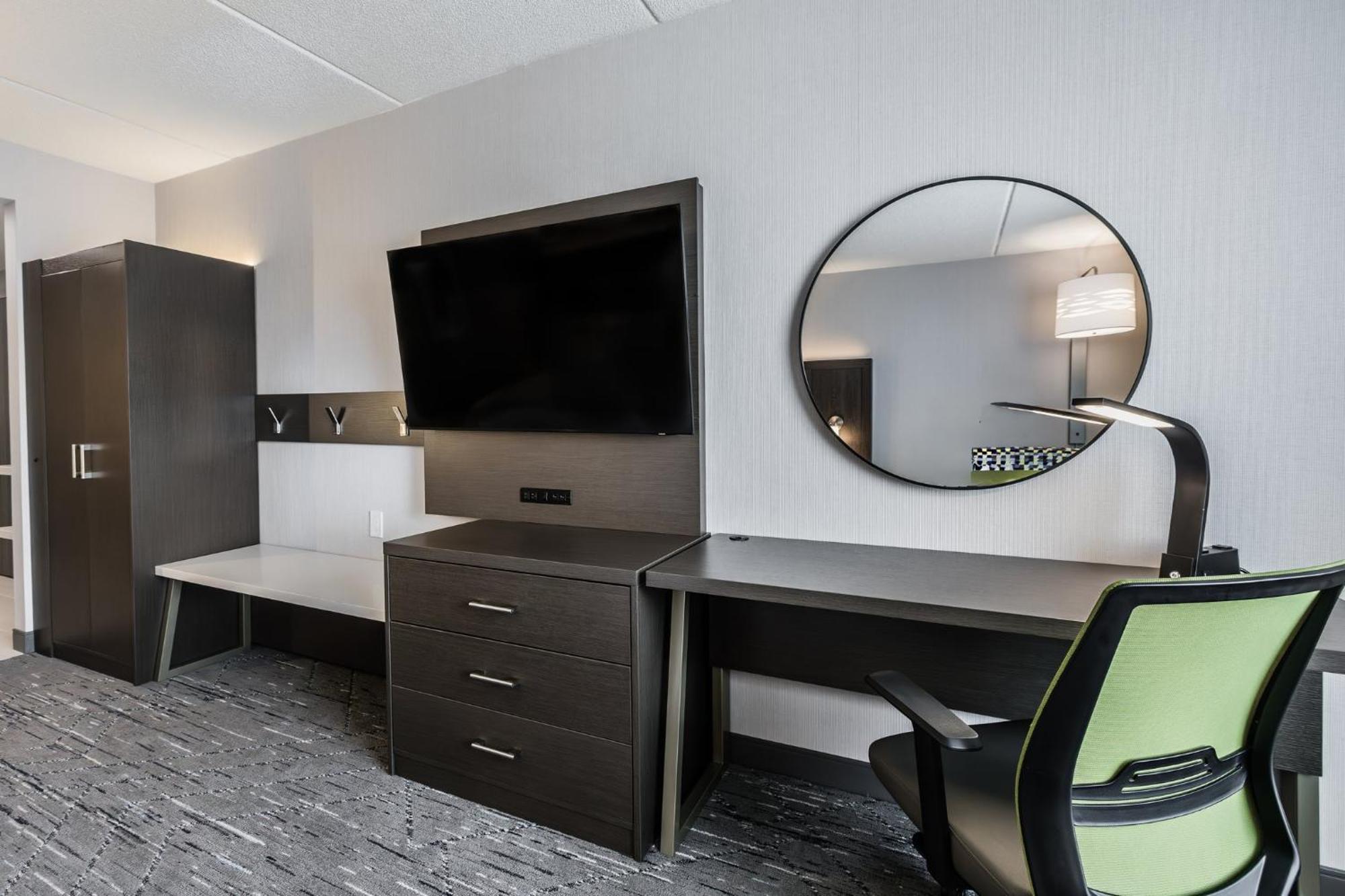 Holiday Inn Express & Suites - Toronto Airport South By Ihg ภายนอก รูปภาพ