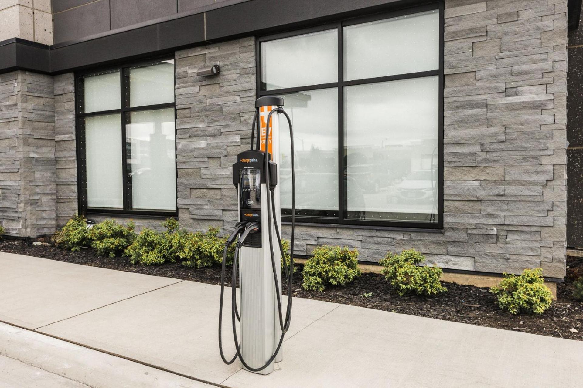 Holiday Inn Express & Suites - Toronto Airport South By Ihg ภายนอก รูปภาพ