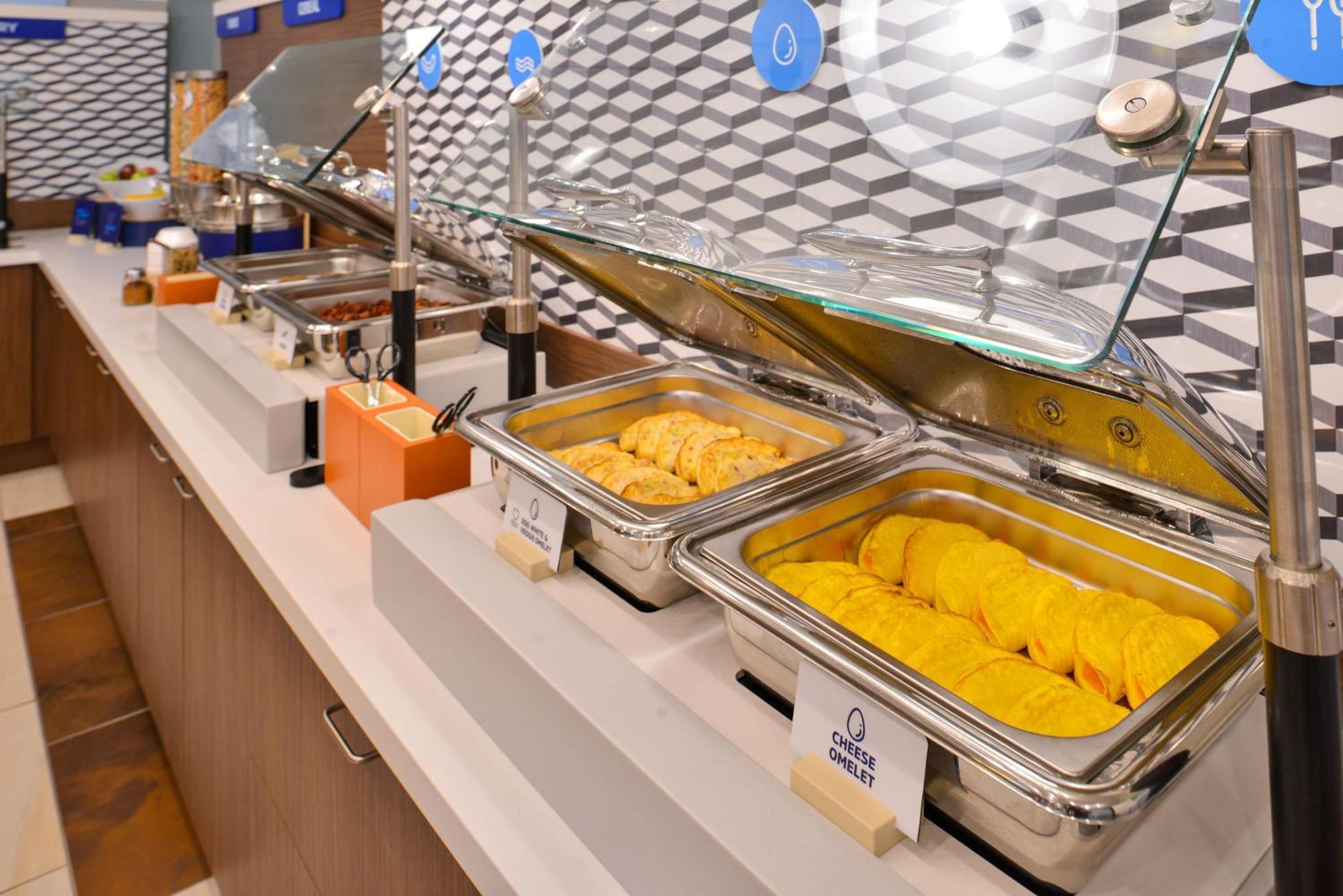 Holiday Inn Express & Suites - Toronto Airport South By Ihg ภายนอก รูปภาพ