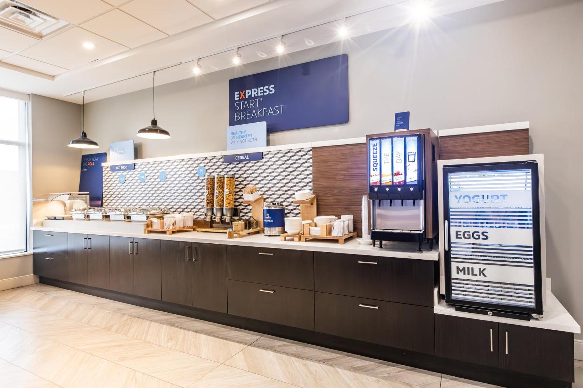 Holiday Inn Express & Suites - Toronto Airport South By Ihg ภายนอก รูปภาพ